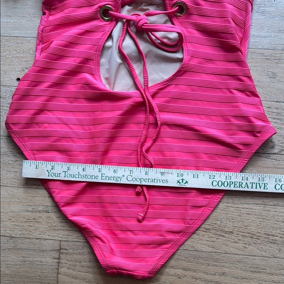 La Blanca one piece vs swimsuit size 14 - Picture 8 of 12